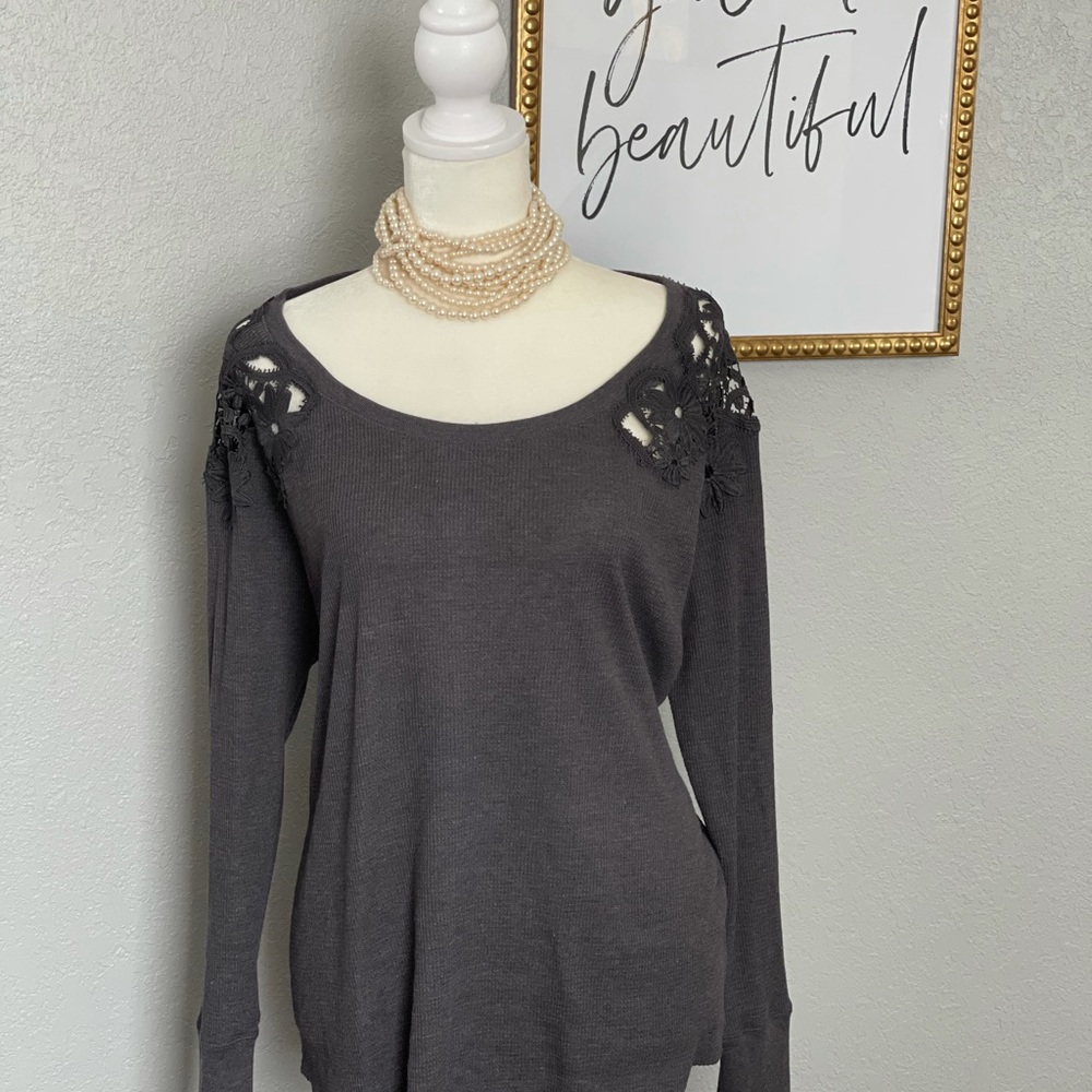 Grey top